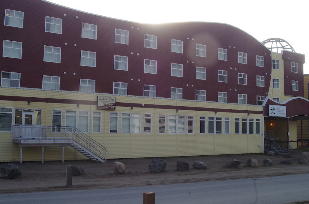 Hotel Arctic Iqaluit Екстериор снимка
